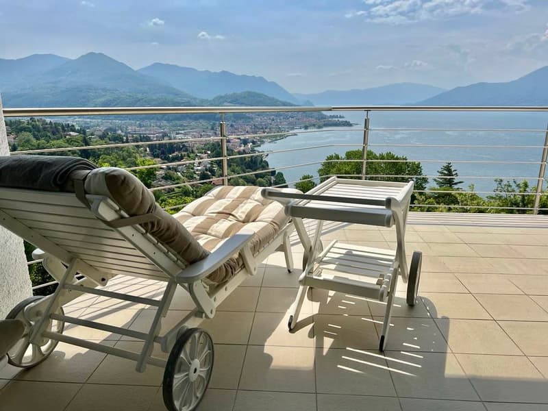 Villa de rêve luxueuse dans un emplacement calme et ensoleillé au sud avec piscine privée et vue imprenable sur le lac (13)