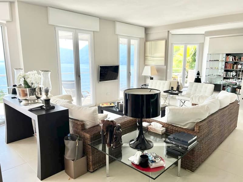 Villa de rêve luxueuse dans un emplacement calme et ensoleillé au sud avec piscine privée et vue imprenable sur le lac (3)