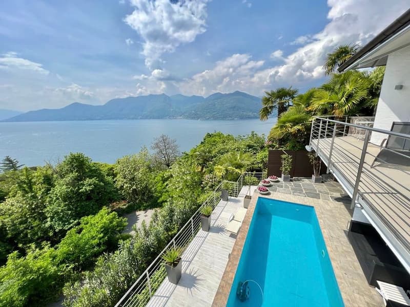 Villa de rêve luxueuse dans un emplacement calme et ensoleillé au sud avec piscine privée et vue imprenable sur le lac (15)