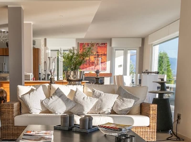 Villa de rêve luxueuse dans un emplacement calme et ensoleillé au sud avec piscine privée et vue imprenable sur le lac (4)