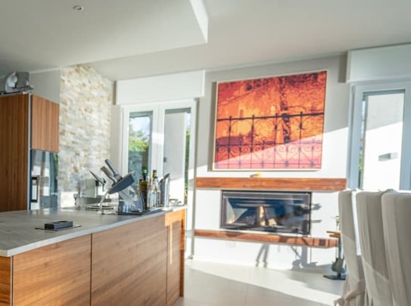 Villa de rêve luxueuse dans un emplacement calme et ensoleillé au sud avec piscine privée et vue imprenable sur le lac (7)