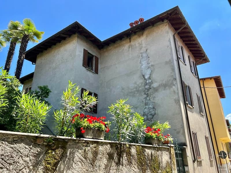 Sehr gepflegte Wohnung im Zentrum von Brezzo di Bedero mit Garten in ruhiger und sonniger Lage (2)