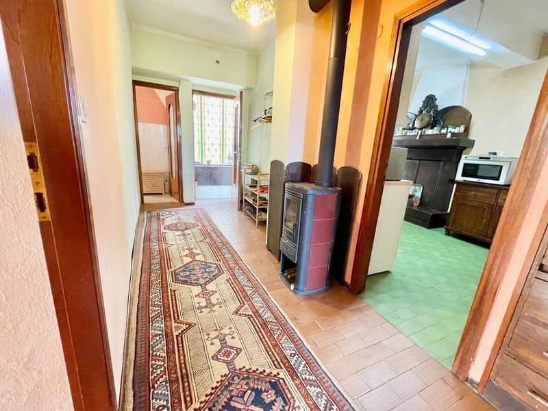 Charakteristisches Dorfhaus mit Balkon in ruhiger und sonniger Lage im historischen Ortskern (10)