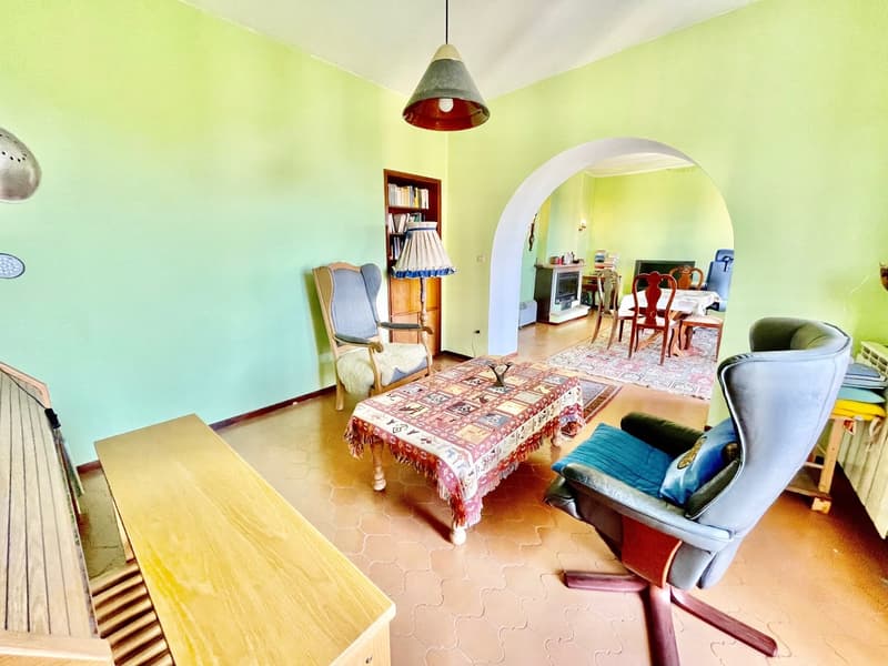 Charakteristisches Dorfhaus mit Balkon in ruhiger und sonniger Lage im historischen Ortskern (6)