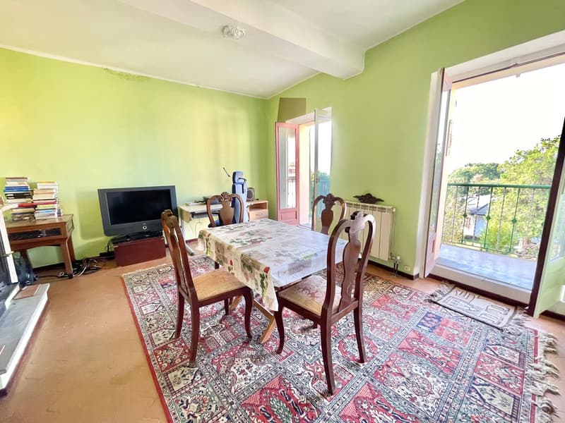 Charakteristisches Dorfhaus mit Balkon in ruhiger und sonniger Lage im historischen Ortskern (3)