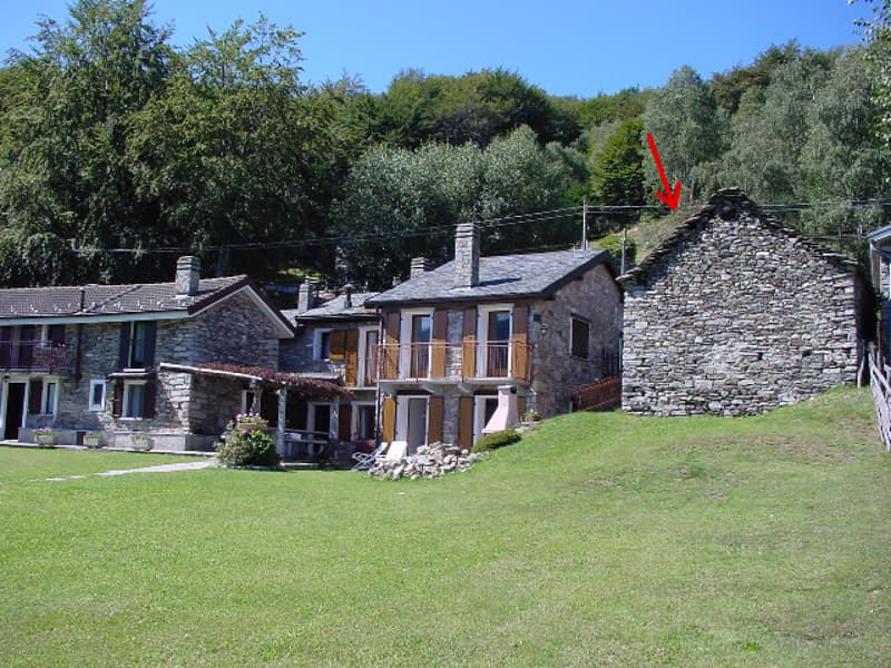 3 rusticos rénovés dans un endroit calme et ensoleillé avec vue imprenable sur le lac Majeur (15)