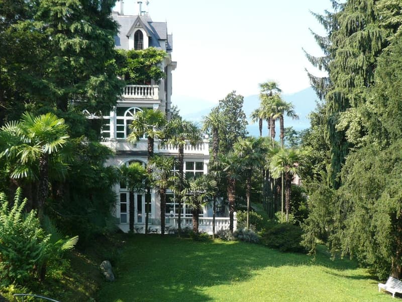 Villa de luxe dans un quartier résidentiel très demandé avec piscine, grand terrain et vue mer de rêve (3)