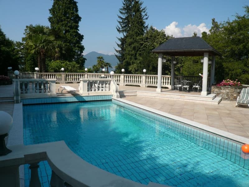 Villa de luxe dans un quartier résidentiel très demandé avec piscine, grand terrain et vue mer de rêve (10)