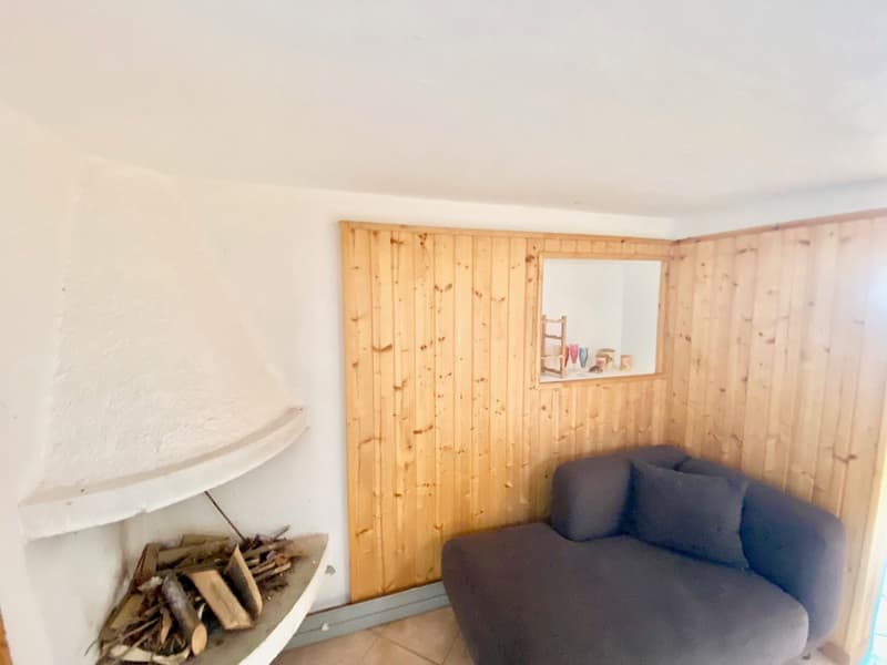 Maison rustique dans un endroit calme et très ensoleillé avec un grand terrain et une vue sur le lac (7)
