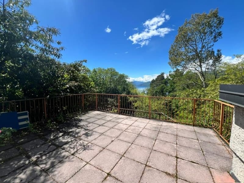 Maison rustique dans un endroit calme et très ensoleillé avec un grand terrain et une vue sur le lac (13)