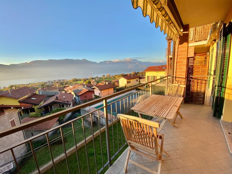 Très beau 2-pièces appartement d'angle avec terrasse et piscine chauffée au solaire avec vue imprenable sur le lac (10)