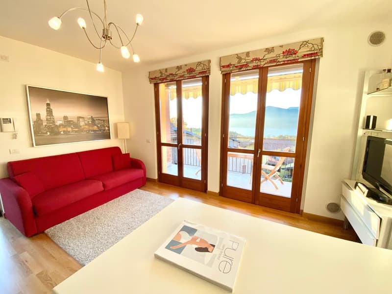 Très beau 2-pièces appartement d'angle avec terrasse et piscine chauffée au solaire avec vue imprenable sur le lac (3)