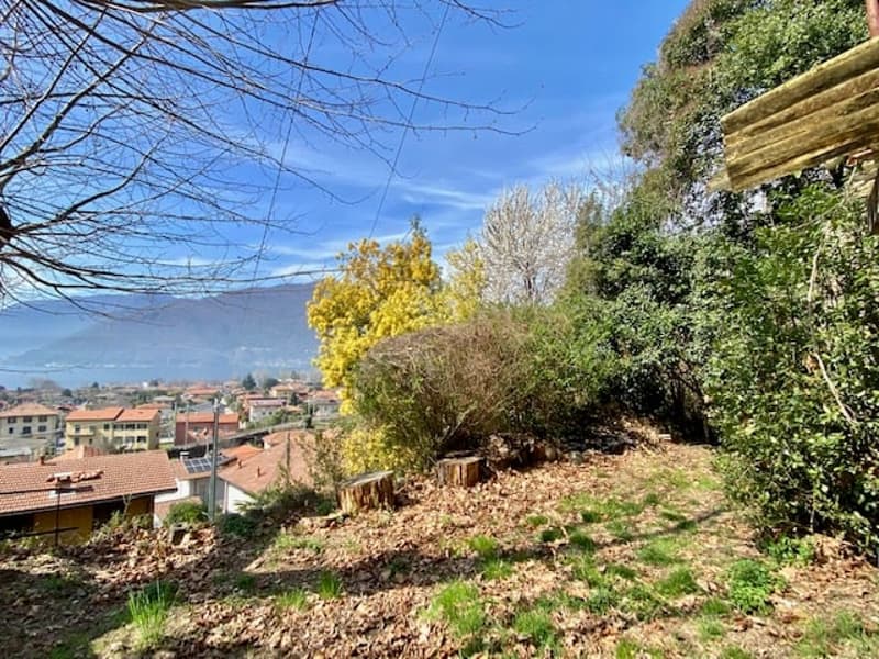 Villa zum Komplettrenovieren in ruhiger und sonniger Südlage mit traumhaftem Seeblick in Strandnähe (10)