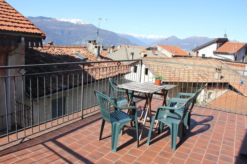 Appartement 2,5 pièces entretenu avec grande terrasse et belle vue sur le lac en situation ensoleillée (8)