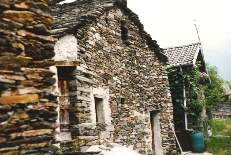 Casa di villaggio romantica con balcone nel centro del paese di Curiglia & rustico in pietra separato a Sarona (10)