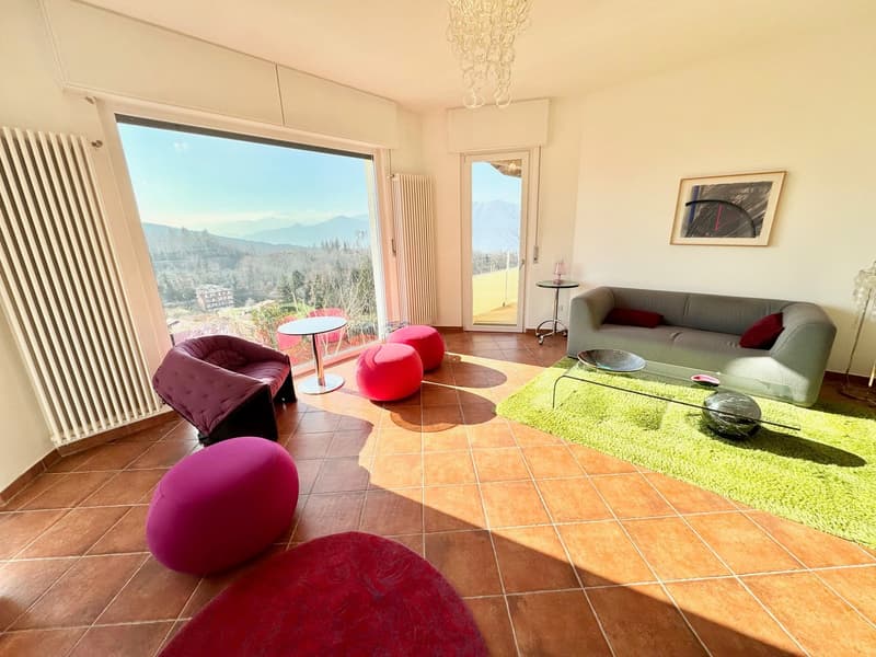 Belle et moderne villa dans un endroit calme et ensoleillé avec piscine privée et vue imprenable sur le lac (5)