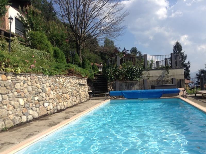 Belle et moderne villa dans un endroit calme et ensoleillé avec piscine privée et vue imprenable sur le lac (20)