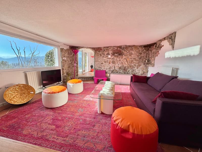 Belle et moderne villa dans un endroit calme et ensoleillé avec piscine privée et vue imprenable sur le lac (15)