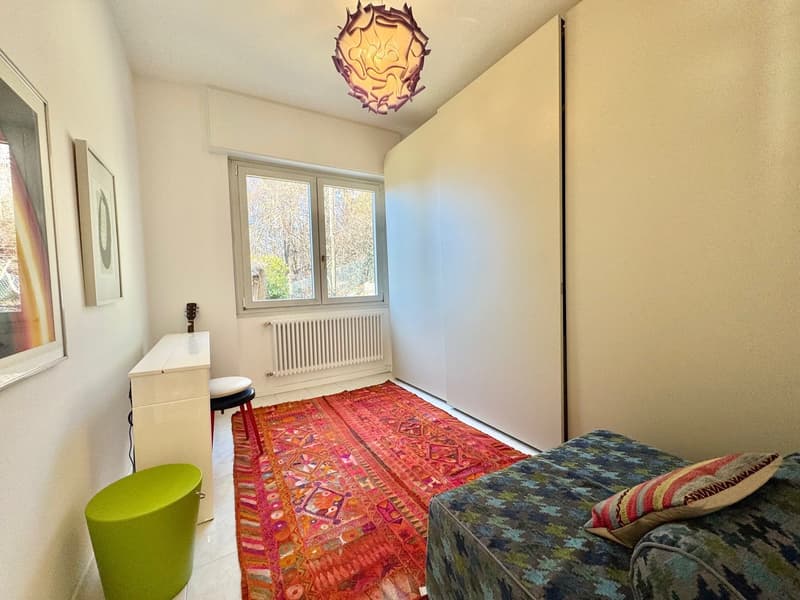 Belle et moderne villa dans un endroit calme et ensoleillé avec piscine privée et vue imprenable sur le lac (10)
