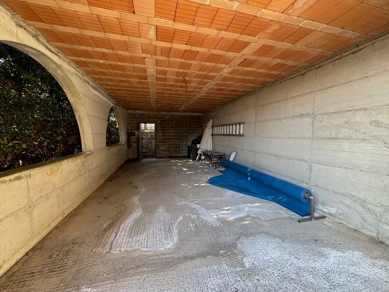 Belle et moderne villa dans un endroit calme et ensoleillé avec piscine privée et vue imprenable sur le lac (23)
