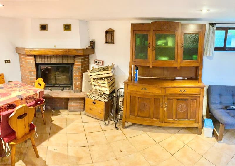 Chalet in posizione tranquilla e soleggiata con bel terreno (5)