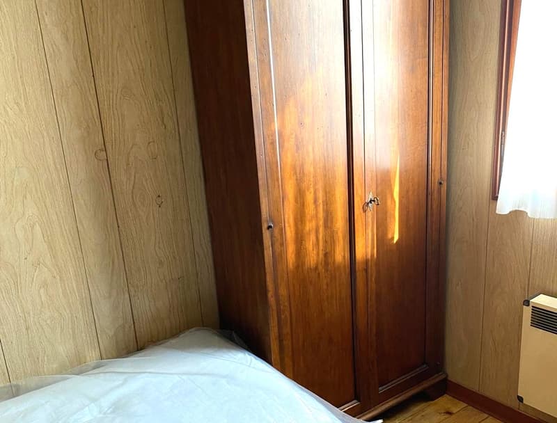 Chalet in posizione tranquilla e soleggiata con bel terreno (8)