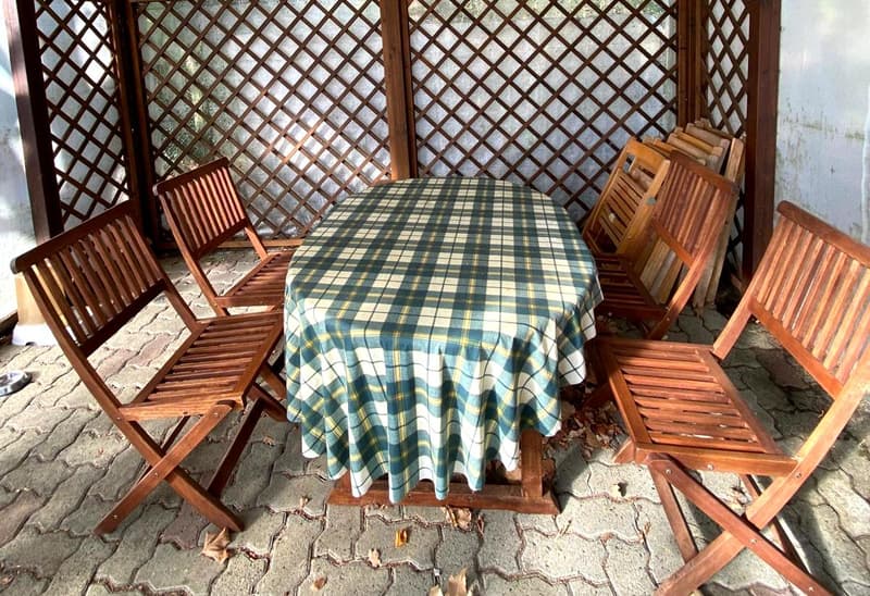 Chalet in posizione tranquilla e soleggiata con bel terreno (10)
