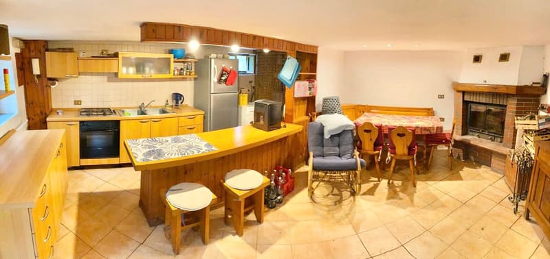 Chalet in posizione tranquilla e soleggiata con bel terreno (6)
