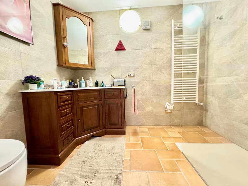 Villa de luxe neuve 6/5 chambres avec piscine privée, dans un emplacement ensoleillé avec vue imprenable sur le lac (14)