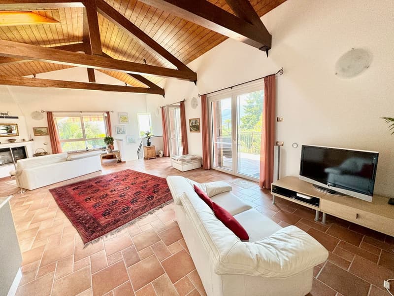 Villa de luxe neuve 6/5 chambres avec piscine privée, dans un emplacement ensoleillé avec vue imprenable sur le lac (5)