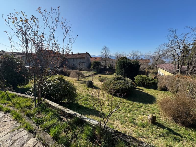 Villa Storica con Vista Mozzafiato sul Lago (17)