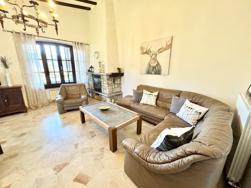 Completely renovated semi-detached house in a quiet and sunny location, just a few steps from the lake (4)