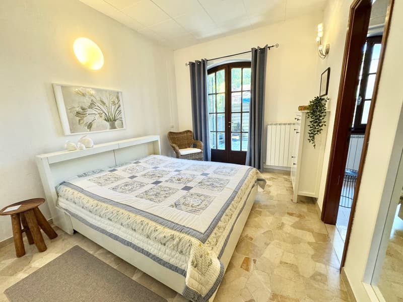 Completely renovated semi-detached house in a quiet and sunny location, just a few steps from the lake (7)