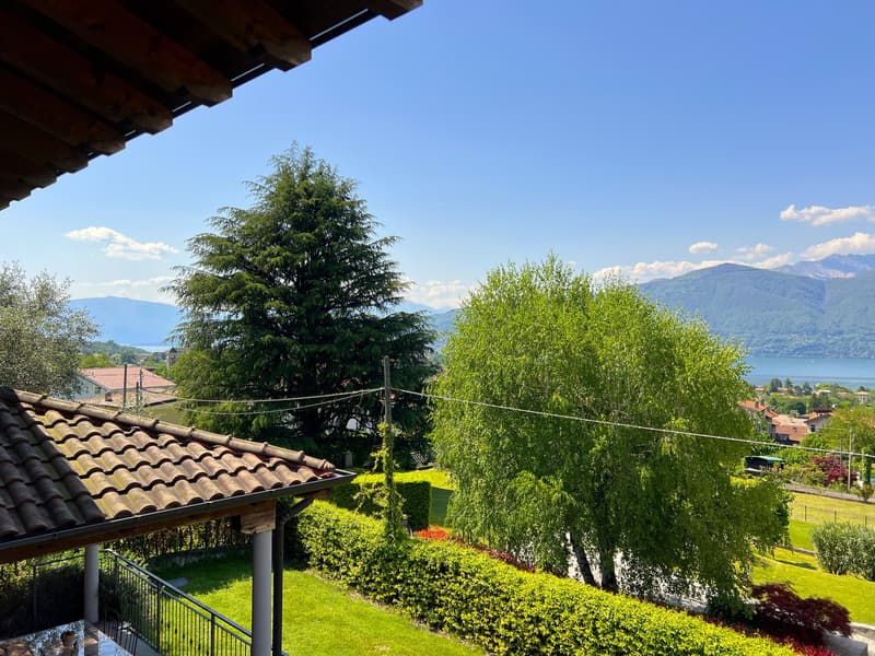 Belle villa entourée de nature avec garage et vue sur le lac Majeur et les montagnes environnantes (25)