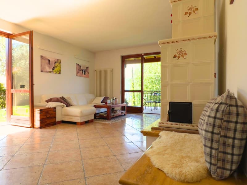 Belle villa entourée de nature avec garage et vue sur le lac Majeur et les montagnes environnantes (4)