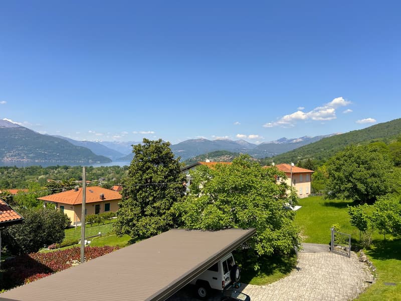Belle villa entourée de nature avec garage et vue sur le lac Majeur et les montagnes environnantes (24)