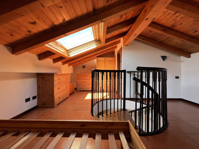 Sehr gepflegte Wohnung mit Gemeinschaftspool, großer Terrasse und Seeblick (9)