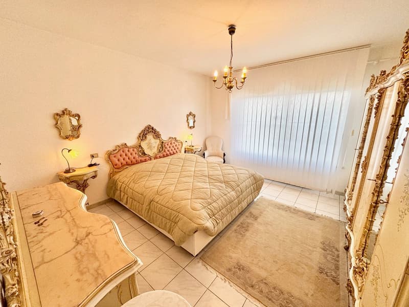 Sehr gepflegte Villa in ruhiger und sehr sonniger Lage mit großen Terrassen und Traumseeblick (10)