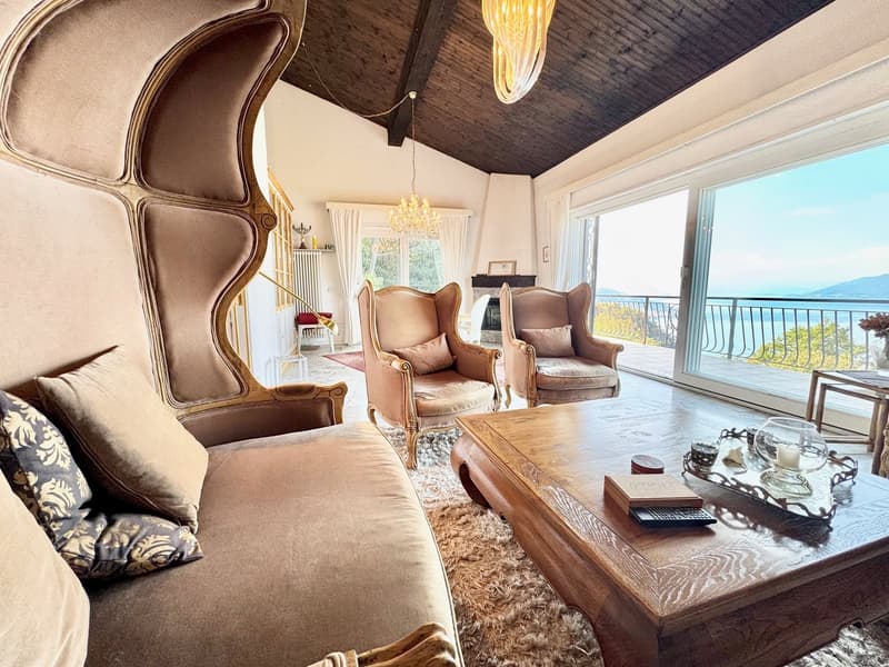 Sehr gepflegte Villa in ruhiger und sehr sonniger Lage mit großen Terrassen und Traumseeblick (5)