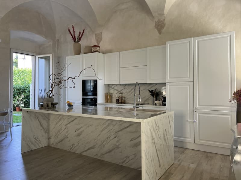modern kitchen, white cabinets, marble island, stainless steel faucet, marble countertop, white floor