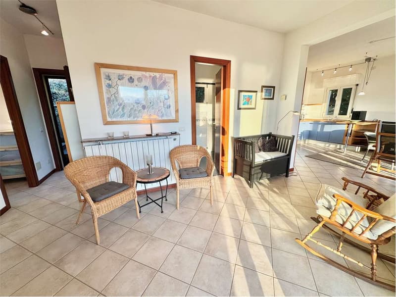 Bella casa unifamiliare in posizione tranquilla e soleggiata, con vist (3)
