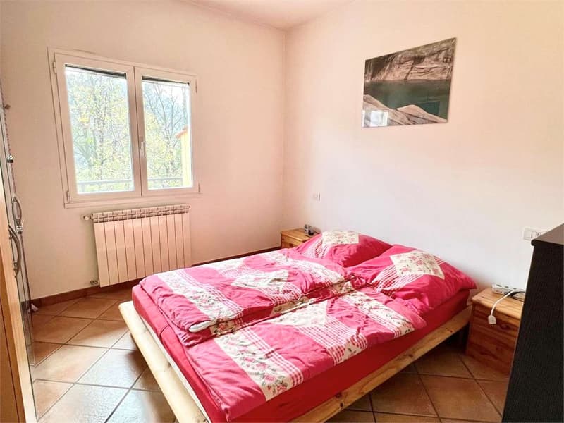Curato trilocale con grande terrazza, giardino e piscina condominiale (6)