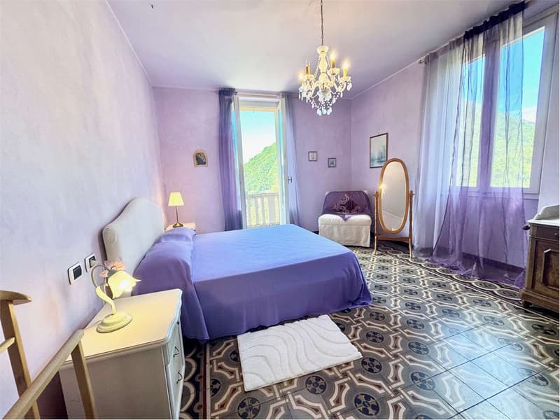 Curata villa in stile Liberty a Valganna in una posizione tranquilla e (11)