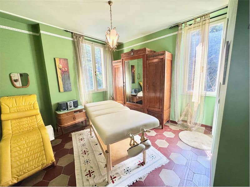 Curata villa in stile Liberty a Valganna in una posizione tranquilla e (13)