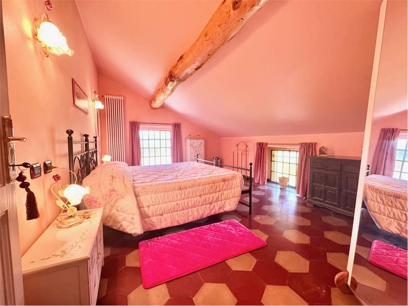 Curata villa in stile Liberty a Valganna in una posizione tranquilla e (7)