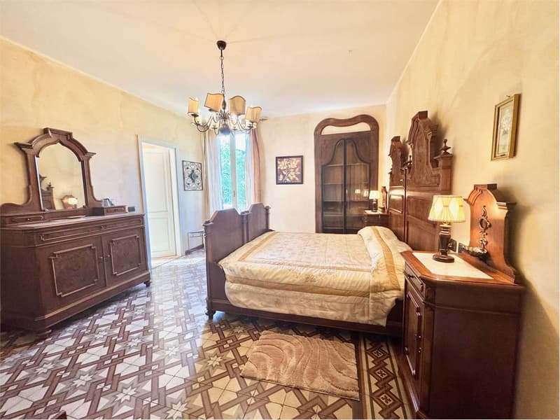 Curata villa in stile Liberty a Valganna in una posizione tranquilla e (12)
