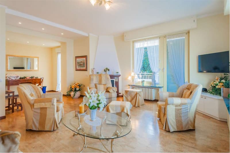 Curata casa indipendente con piscina privata e meravigliosa vista lago (4)
