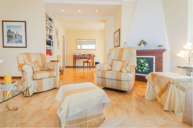 Curata casa indipendente con piscina privata e meravigliosa vista lago (5)