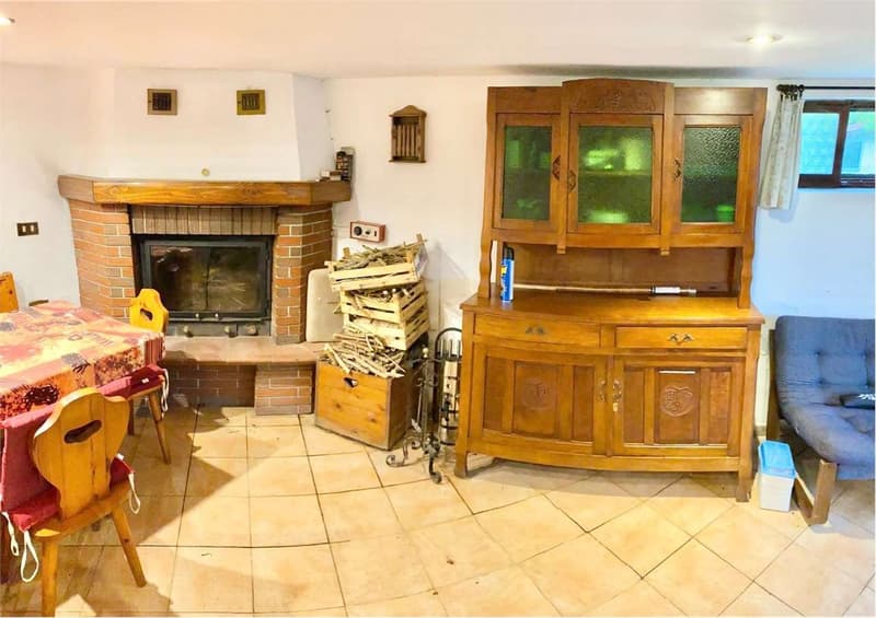 Chalet in una posizione tranquilla e soleggiata con bel terreno (5)