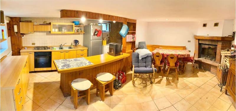 Chalet in una posizione tranquilla e soleggiata con bel terreno (6)